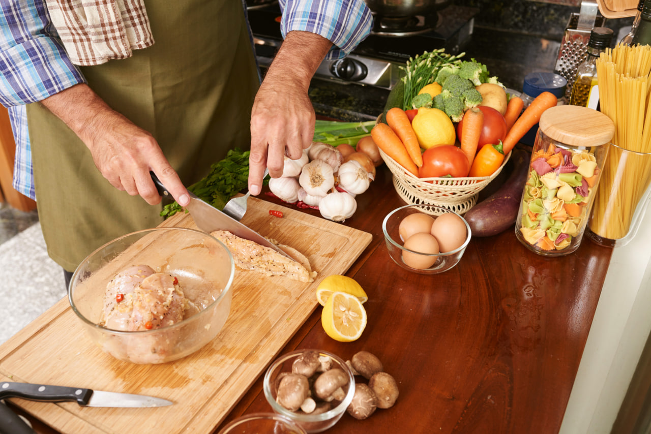 Knife Skills 101: Mastering Basic Cuts for Beginners
